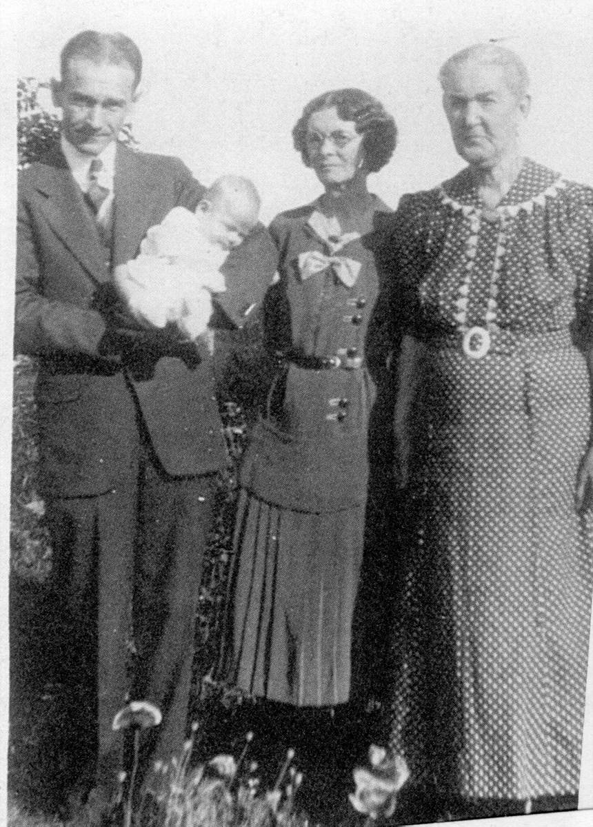 DeWitt Smith holding Nadine, Lucy, and Jemima